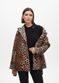 chaqueton-tipo-trench-corto-en-animal-print-con-cinturon
