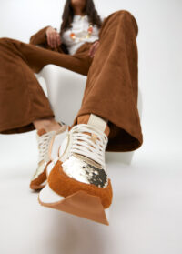 deportiva-con-suela-de-diferentes-texturas-y-detalles-en-piel-5