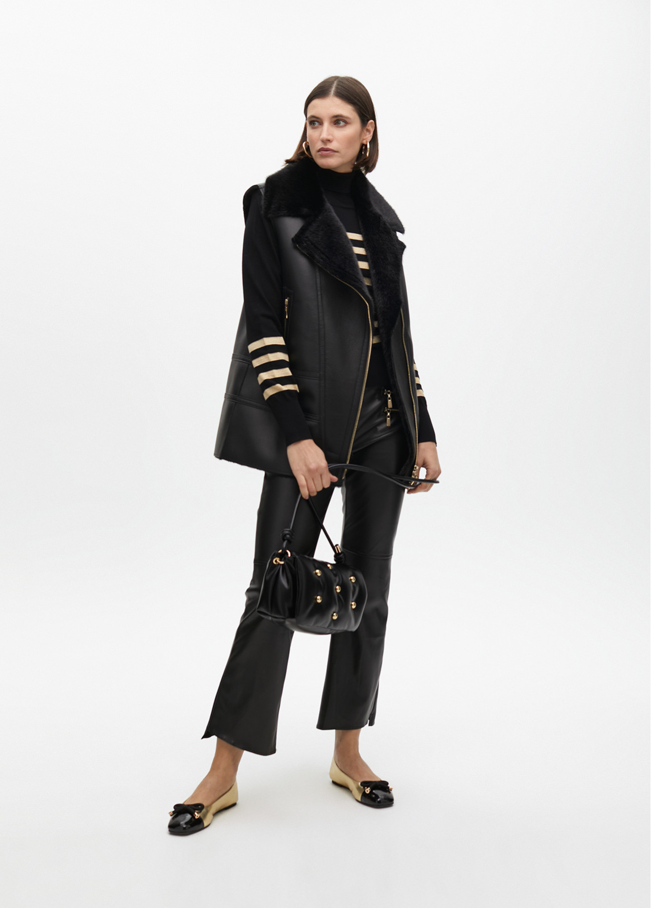 jersey-cuello-alto-rayas-doradas-con-detalle-botones-5