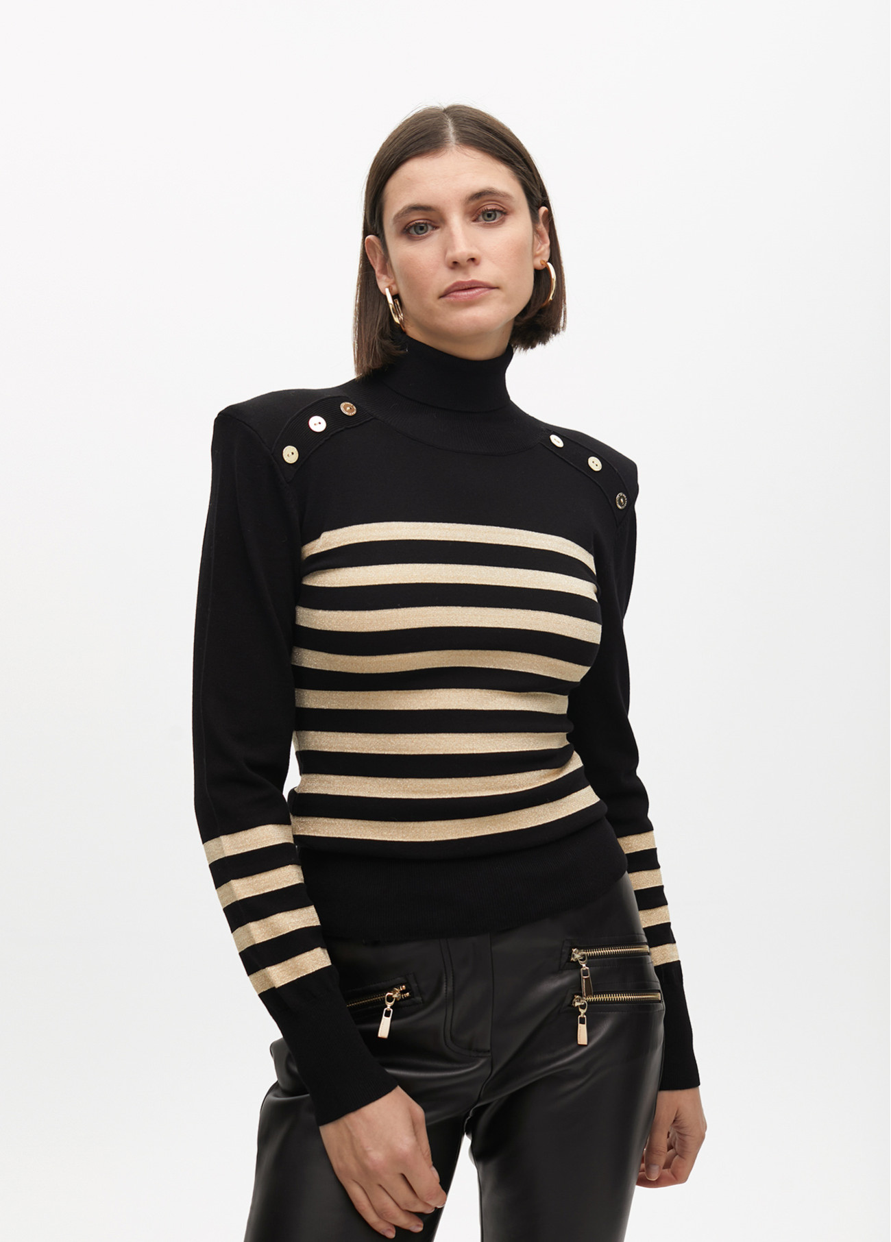 jersey-cuello-alto-rayas-doradas-con-detalle-botones