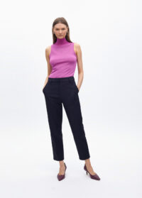 pantalon-chino-con-goma-logotipada-en-strass-11