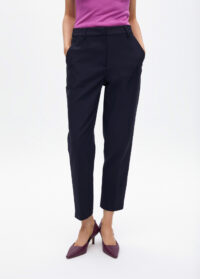 pantalon-chino-con-goma-logotipada-en-strass-16