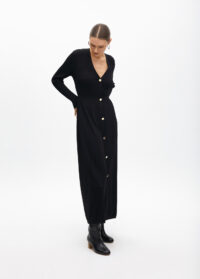 robe-en-maille-avec-boutons-et-jupe-evasee-3