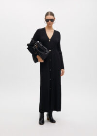 robe-en-maille-avec-boutons-et-jupe-evasee-5