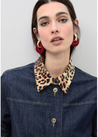 jaqueta-curta-de-denim-com-detalhes-em-colarinho-e-aba-de-leopardo (1)