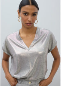 camiseta-cuello-pico-laminado