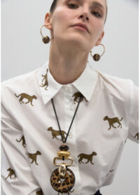 colar-longo-com-pingente-animal-print-e-dourado (5)