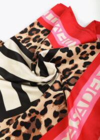 lenco-de-cetim-com-estampado-de-risca-e-leopardo (2)