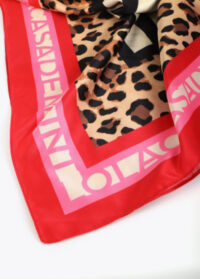 lenco-de-cetim-com-estampado-de-risca-e-leopardo (5)