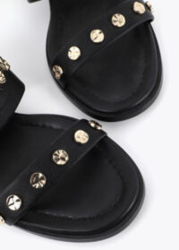 sandalia-de-salto-com-cabeca-de-leopardo-e-tachas (5)