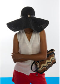 sombrero-de-ala-ancha-en-efecto-rafia