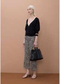 sueter-gola-v-com-detalhe-tranca-e-contraste