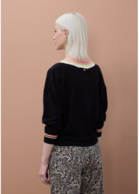 sueter-gola-v-com-detalhe-tranca-e-contraste (3)