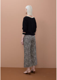 sueter-gola-v-com-detalhe-tranca-e-contraste (4)