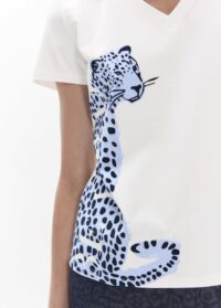 t-shirt-com-decote-em-v-com-aberturas-laterais-e-grafico-lateral-leopardo-be-wild- (1)