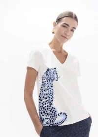 t-shirt-com-decote-em-v-com-aberturas-laterais-e-grafico-lateral-leopardo-be-wild- (3)