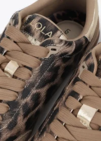 tenis-com-logo-e-tachas-estampa-animal (1)