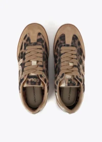 tenis-com-logo-e-tachas-estampa-animal (4)