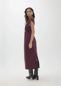 vestido-midi-sem-mangas-com-lurex-e-peca-dourada-central (1)