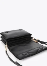bolsa-transversal-acolchoada-com-detalhe-de-no-lc (1)