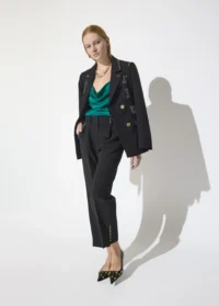 calcas-curtas-com-detalhe-de-tachas-see-you-