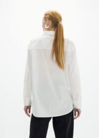camisa-oversized-com-tachas-douradas-e-desenhos-posicionados (1)
