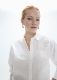 camisa-oversized-com-tachas-douradas-e-desenhos-posicionados (5)