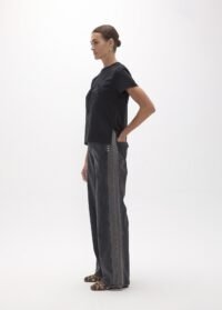 denim-longo-reto-com-lateral-bicolor-e-tachas (2)
