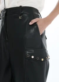 jogger-pu-com-bolsos-cargo-e-tachas (5)